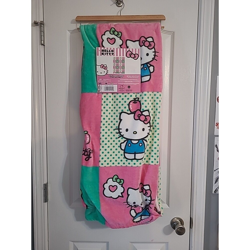 Sanrio Hello Kitty 50x70 Pink Green Apple Heart Silk Touch Throw Blanket New